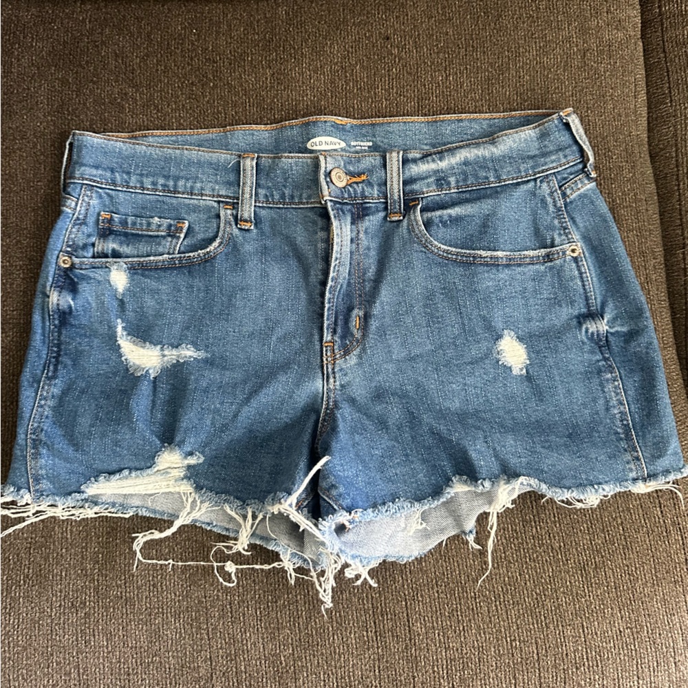 Old navy boyfriend mid rise jean shorts
